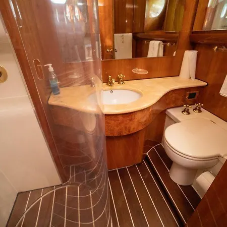 Gocek'te 4 Kabin Motoryat Bådhotel *